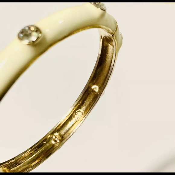 Vintage Premier Designs Cream Enamel Hinged Bangle - Picture 3 of 3
